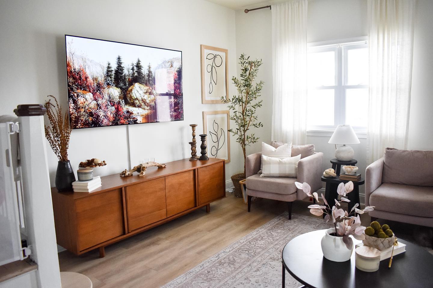 11. Amber Waves Of Grain: a Harvest-themed Living Room Transformation