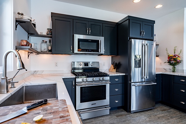12. Midnight Mosaic: Monochrome Hexagonal Backsplash In a Retrofitted Kitchen