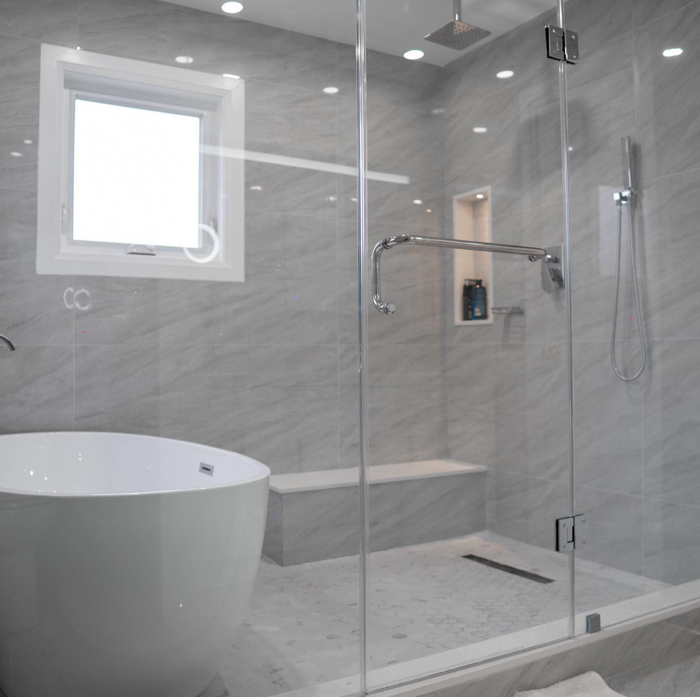 19. Cobalt Blue Tiles and Rustic Wood Vanity: a Budget-friendly Fusion