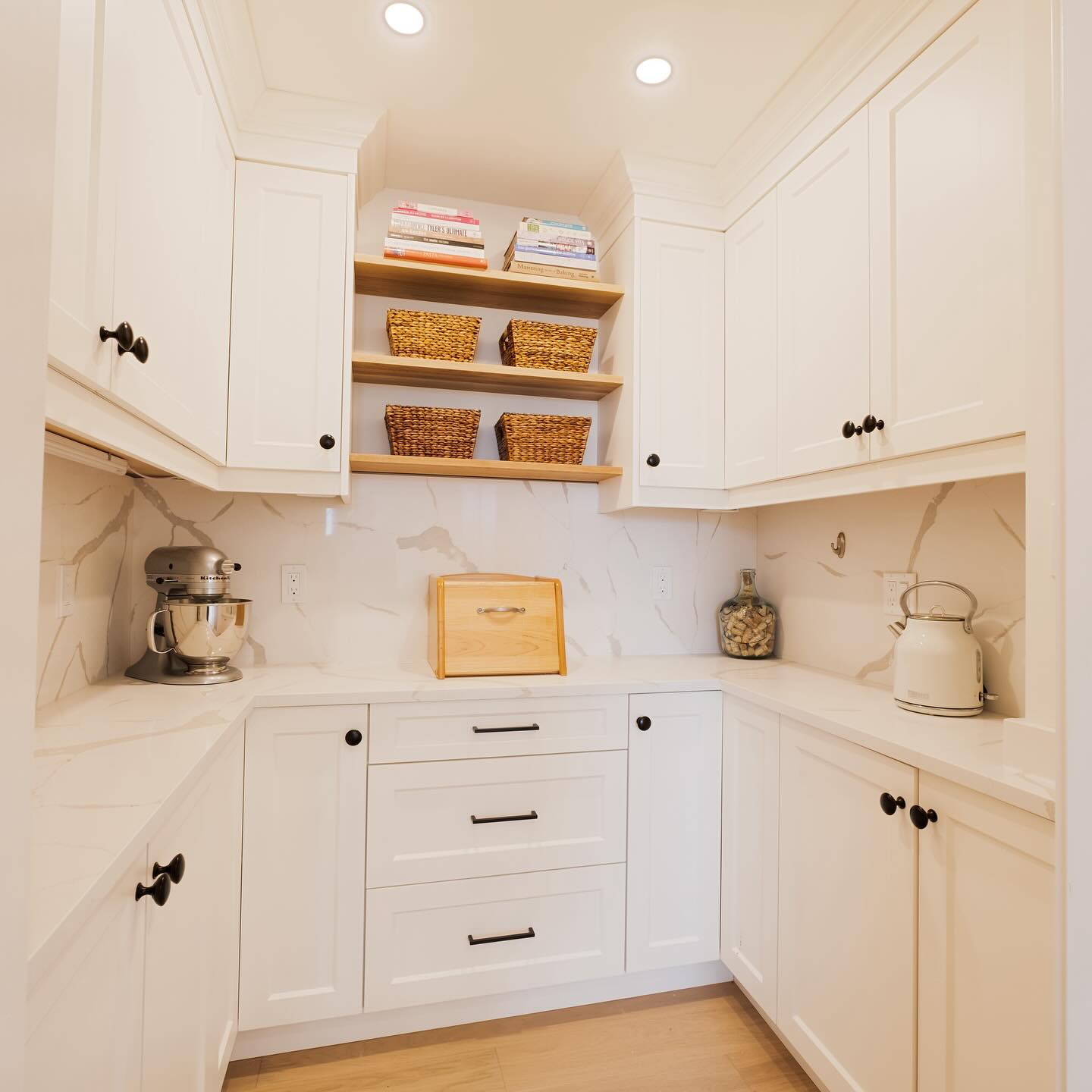 24. a Sunlit Alcove with Copper Accents and Tiled Nooks