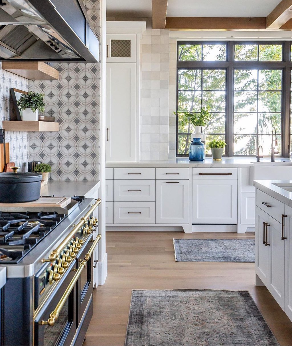 4. White Quartz Waterfall Edge Backsplash with Geometric Brass Accents