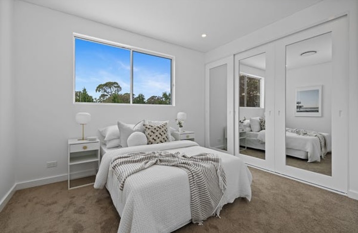 19. the Moonlit Escape: Silver Bedding and Geometric Wall Patterns In Soft Pastels