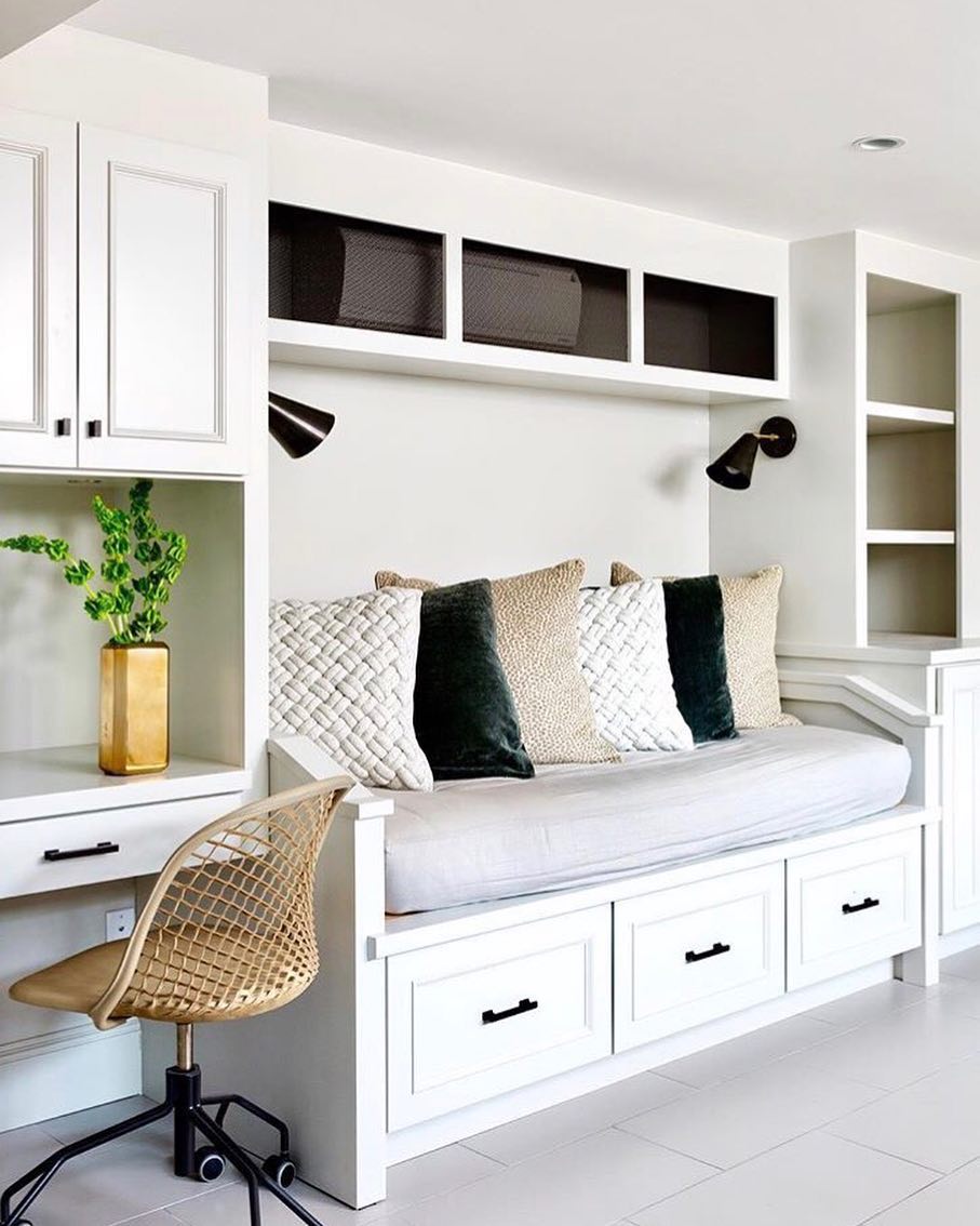 4. a Canopy Of Greenery Over Vintage Charm