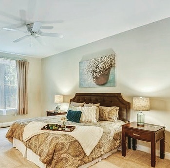 19. a Woven Dream: Basketweave Wallpaper and Mossy Green Bedding