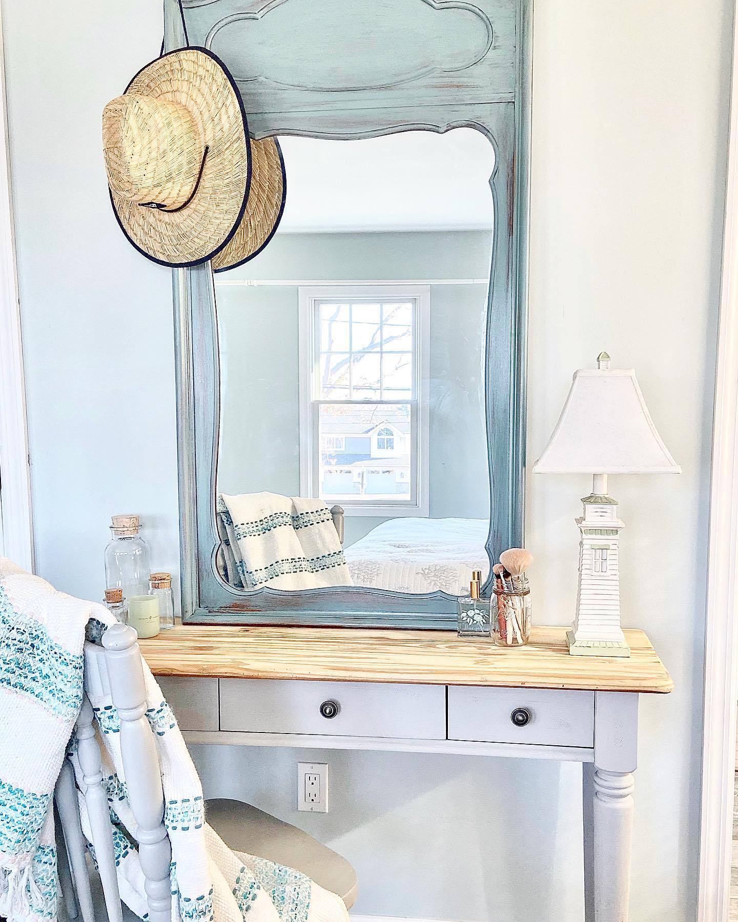 19. the Intricate Lace Curtain Framed Mirror and Antique Brass Vanity Set