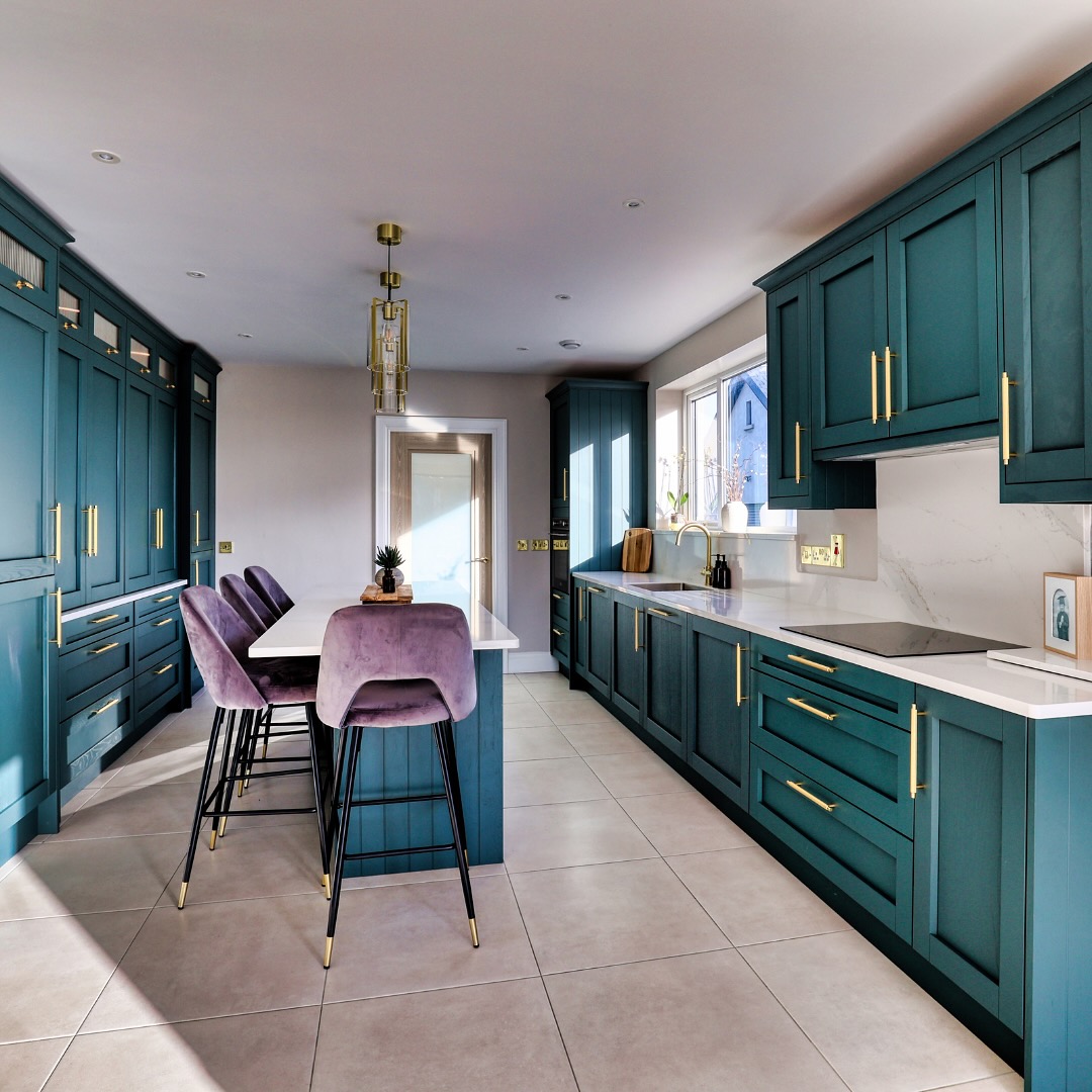 4. a Sunlit Nook with a Geometrically Patterned Door and Vintage Brass Handle