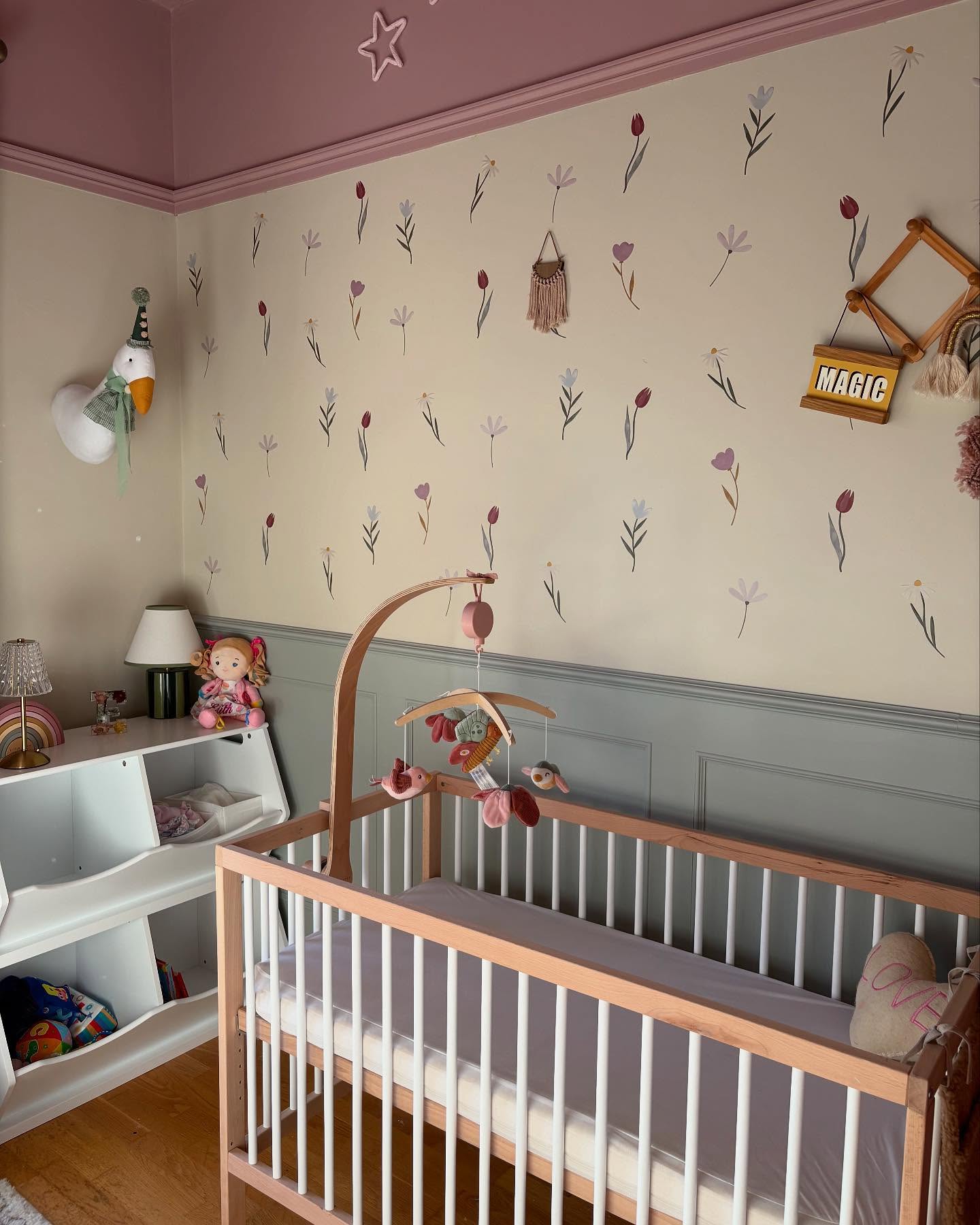 15. Vibrant Giraffe and Geometric Wallpaper with Whimsical Cloud Mobile