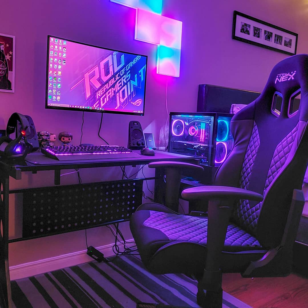 1. Neon Glow and Pixel Art Fusion: the Ultimate Gamer's Retreat