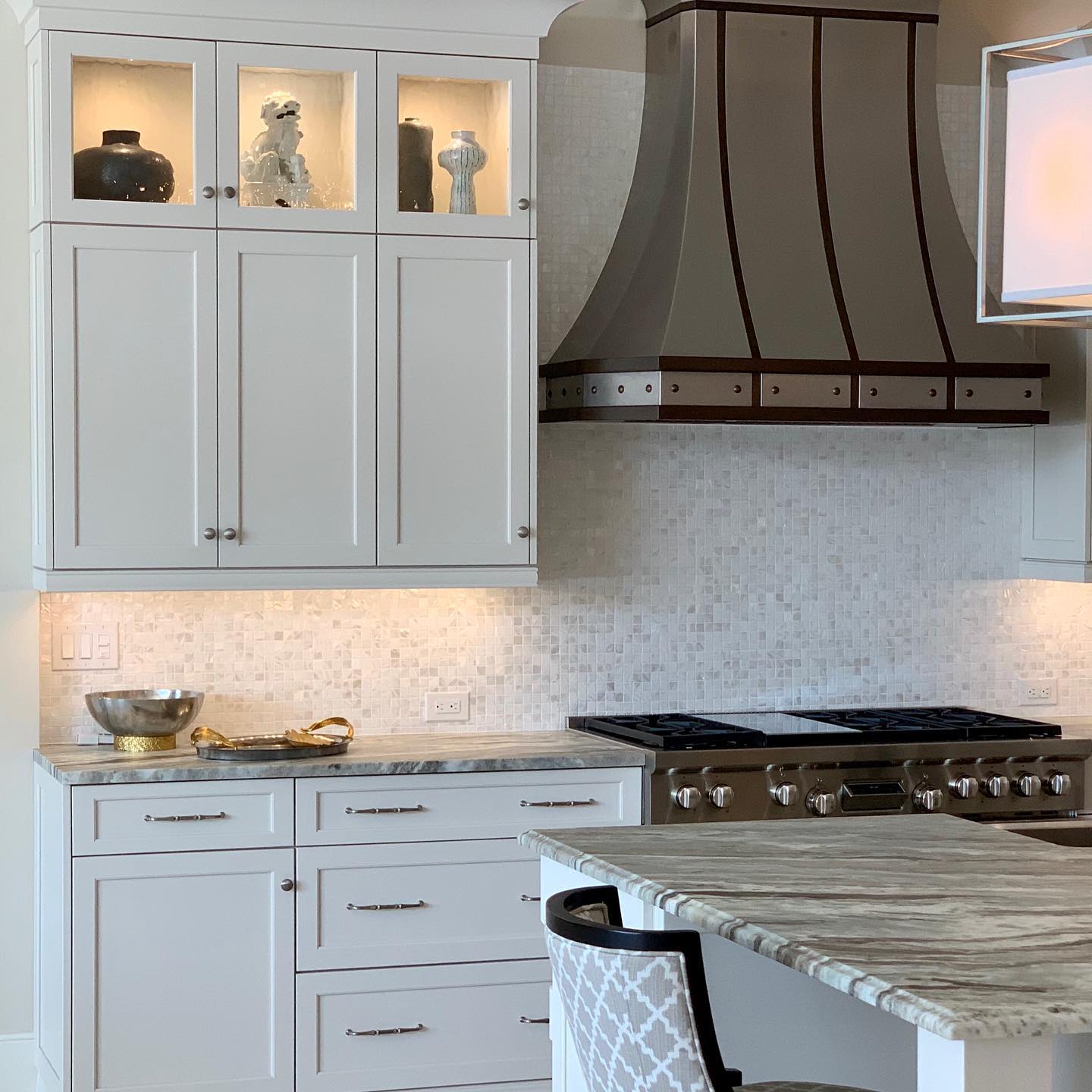 14. White Mosaic Waves: a Kitchen Backsplash with Subtle Sea Glass Textures