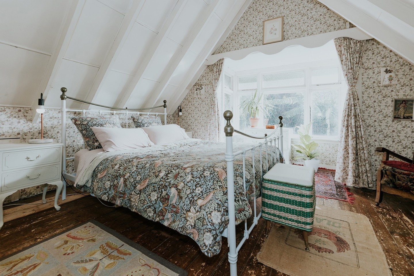 6. a Canopy Of Wildflowers and Lace Above a Vintage Bed