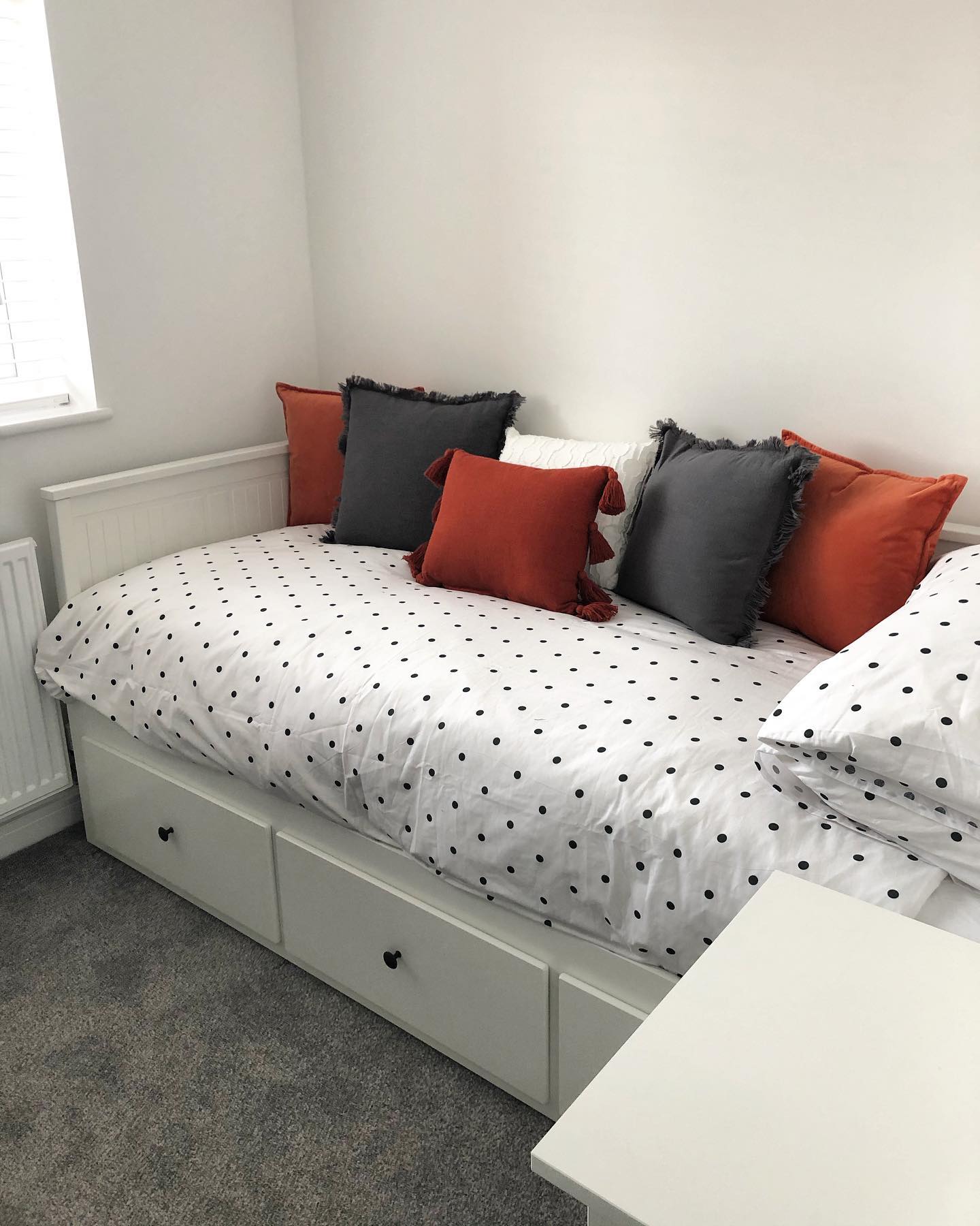 18. Twilight Glow Daybed Nook with Woven Basket Accents