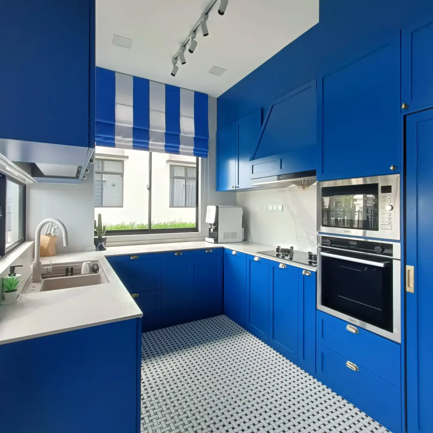 25. Cobalt Cabinets and Copper Accents: a Kitchen Where Vintage Meets Vogue