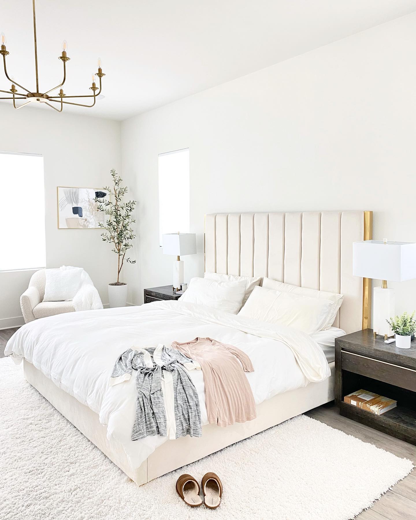 30. a Canopy Of Dreams: Vintage Wooden Bed with Macrame Dreamcatcher In Soft Pastels
