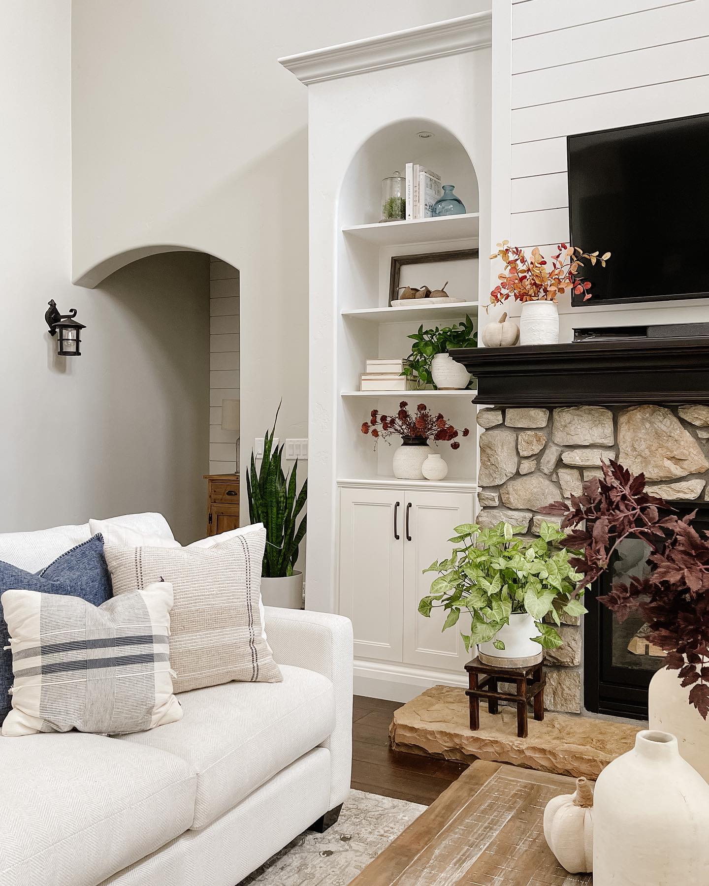 1. Amber Waves Of Grain: a Rustic Fall Centerpiece with Vintage Charm