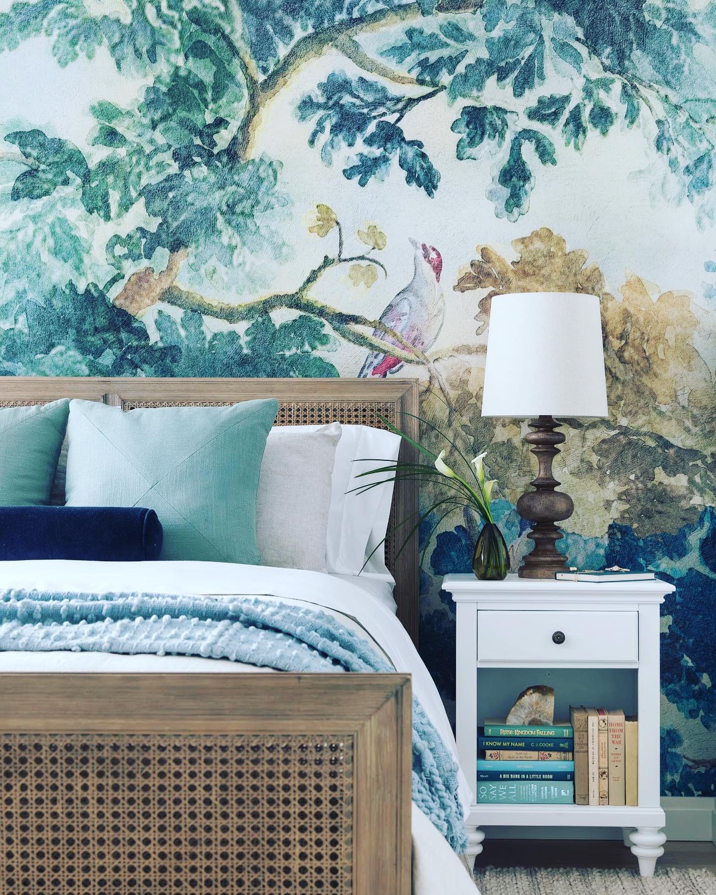 23. Cobalt Blue Waves and White Planks: a Nautical Bedroom Retreat