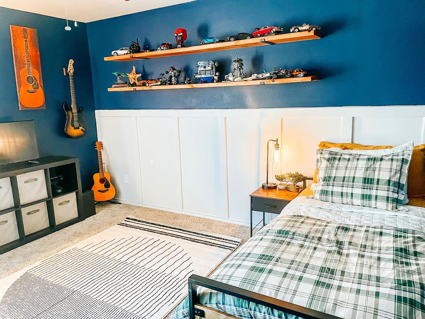12. Surfboard Skateboard Fusion: a Teen's Adventure-themed Bedroom