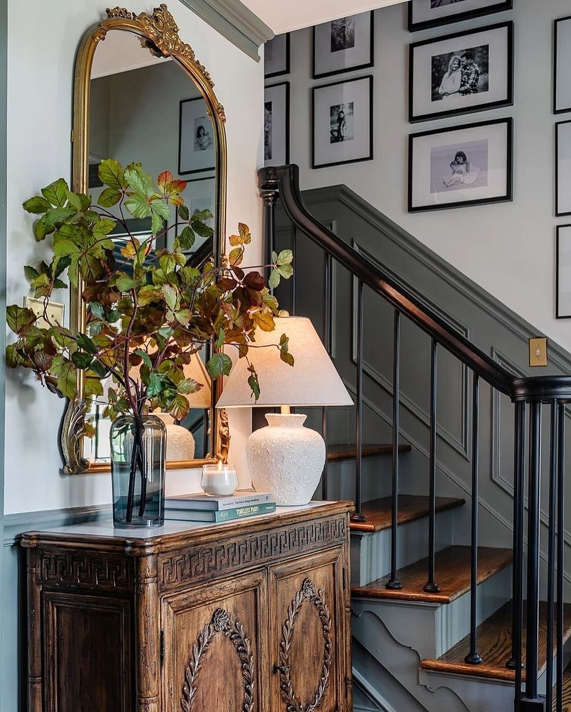 4. Geometric Elegance: the Triangular Console and Spherical Lantern Fusion