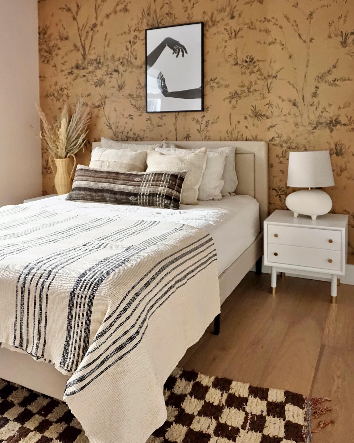 21. the Interwoven Timber Lattice and Monochrome Wall Fusion