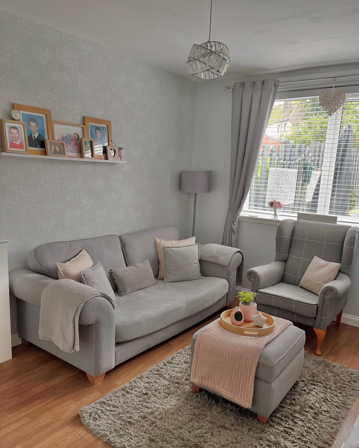 5. Crimson Velvet Waves: a Small Living Room Sofa with Unique Buttoned Curves