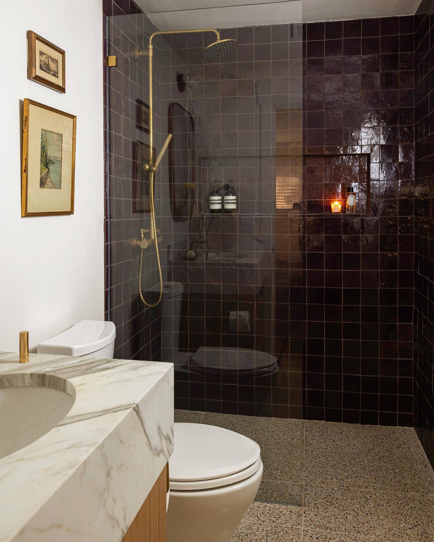 32. Tiny Sink with a Giant Mirror: a Space Illusion In Your Bathroom