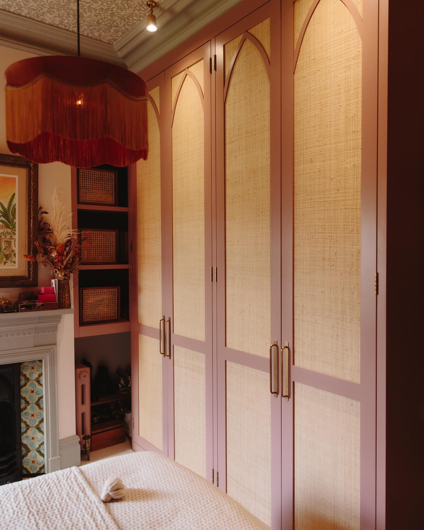 7. the Fusion Of Forest Green and Geometric Glass In a Wardrobe Design