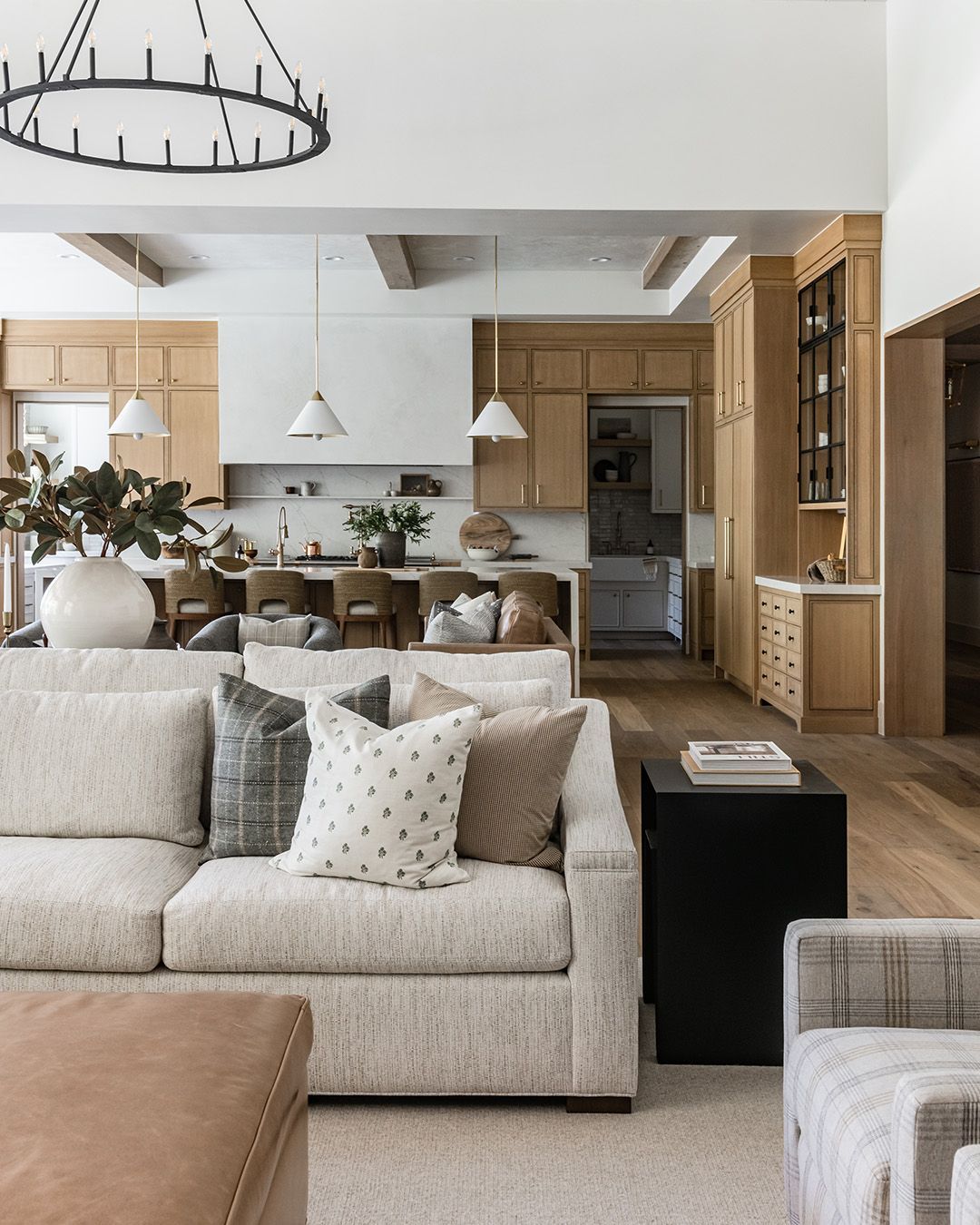 20. a Cascade Of Greenery and Vintage Charm on Maple Cabinets