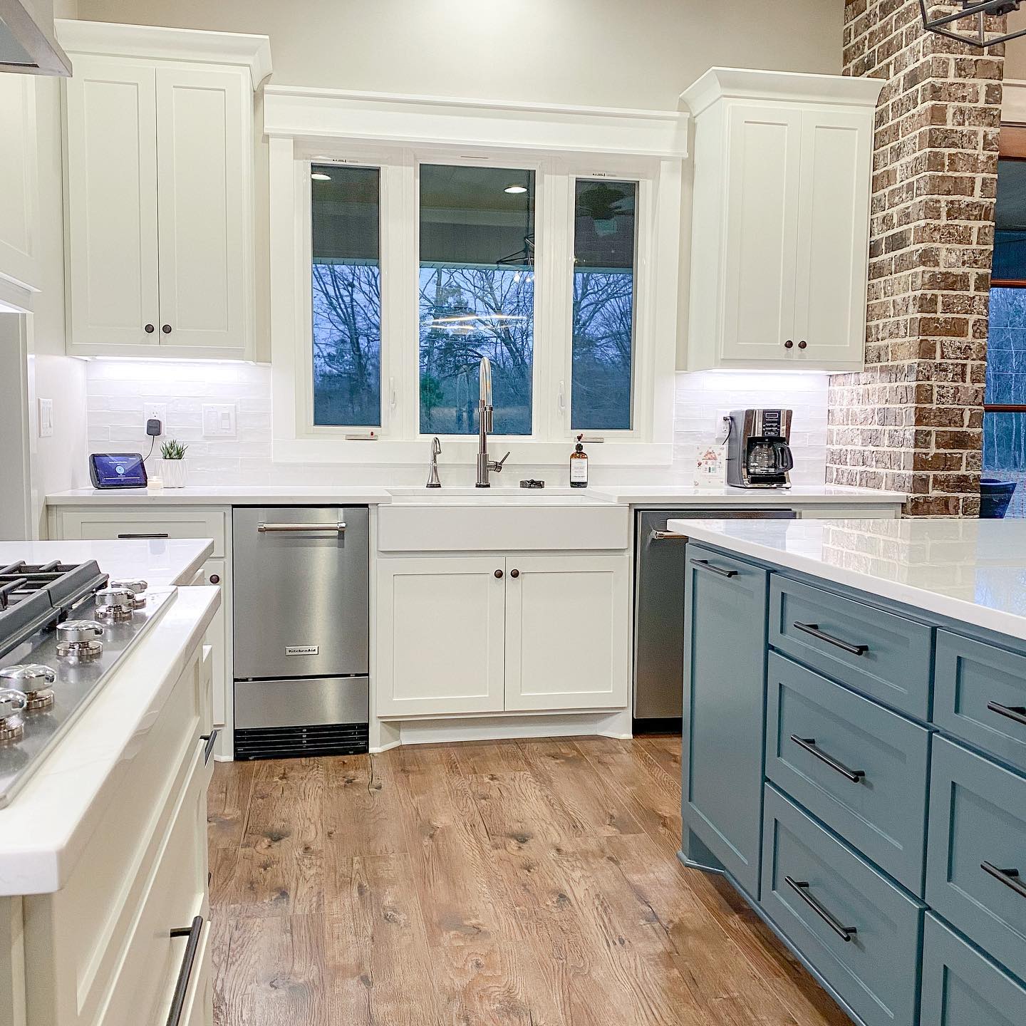 24. White Quartz Waterfall Edge Backsplash with Hexagonal Mosaic Accents
