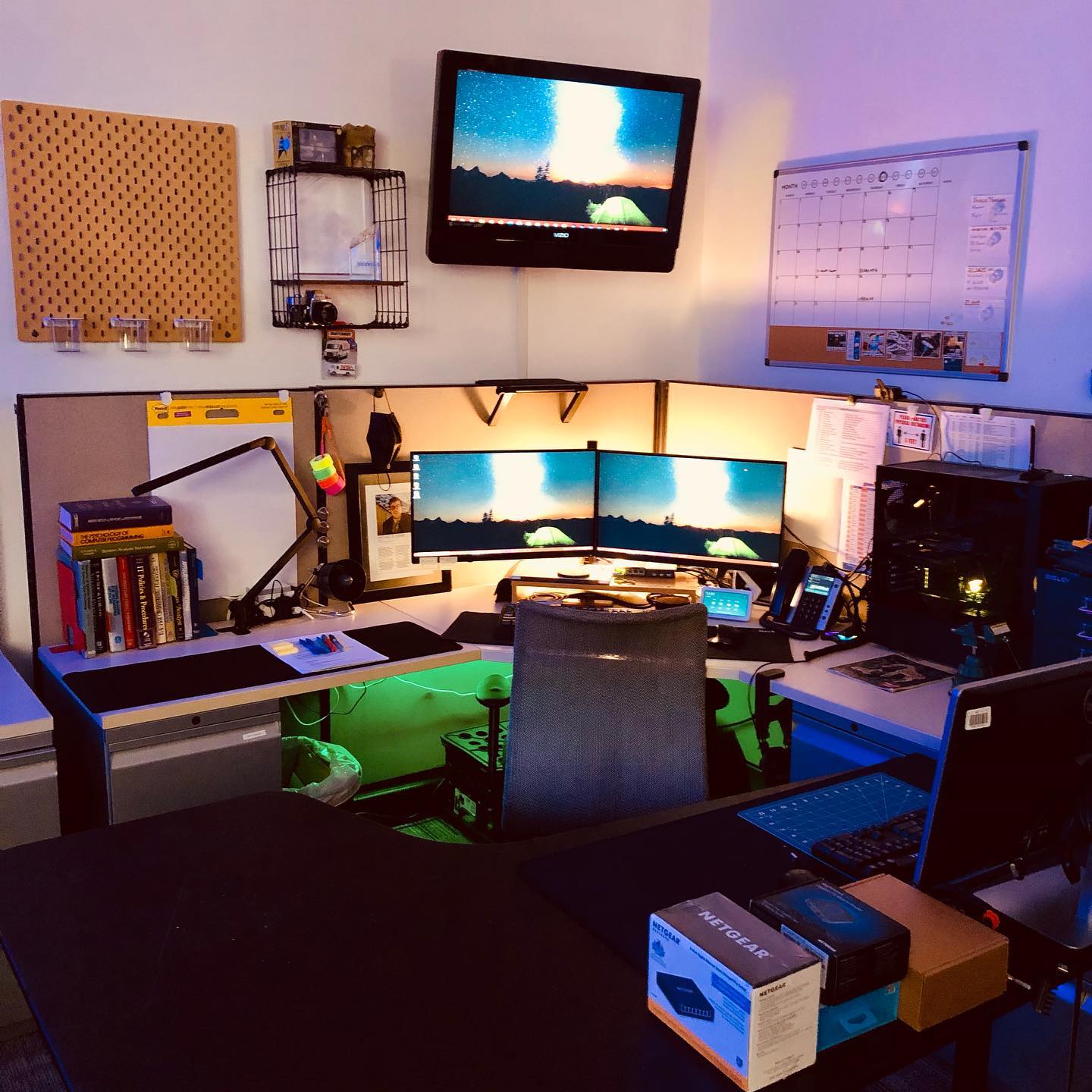 6. Neon Glow Personalized Desk Lamp with Geometric Accents